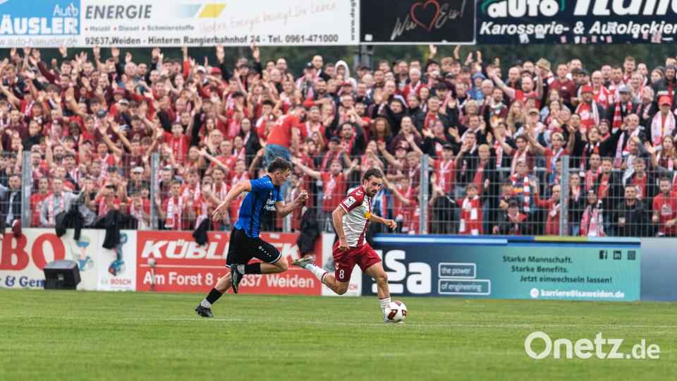 Die SpVgg SV Weiden muss sich dem Drittligisten SSV Jahn Regensburg mit 1:5 geschlagen geben. Bild: Hannah Dirscherl