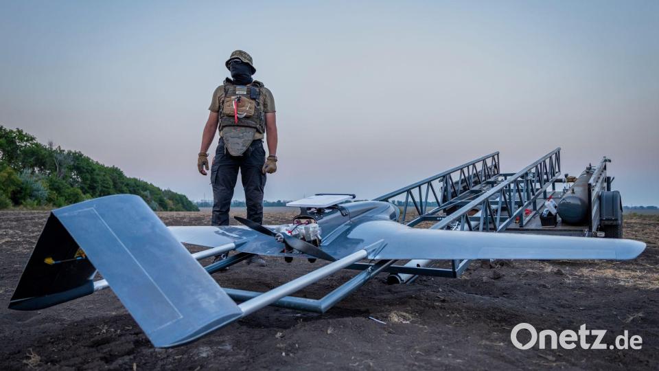Ein ukrainischer Drohnenangriff soll mehrere Zivilisten im russisch besetzten Teil des Gebietes Luhansk getötet haben. (Archivbild) Bild: Dan Bashakov/AP/dpa