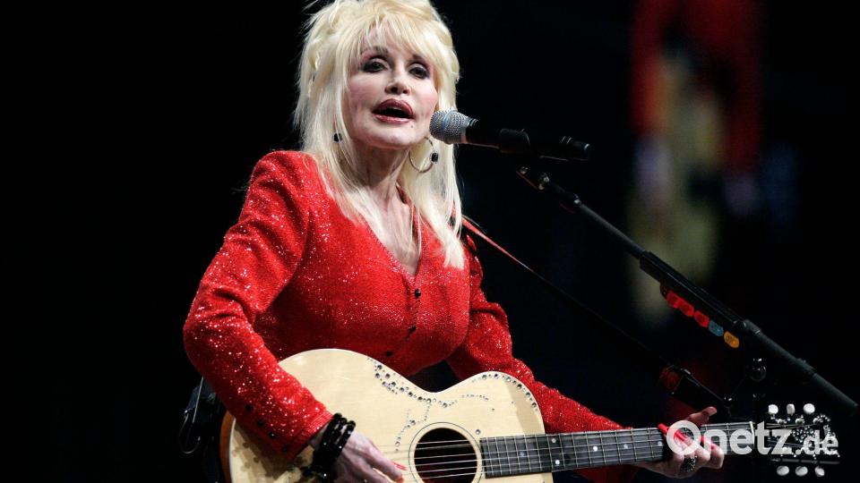 Parton gehörte zur Generation der Stars, die bis ins Alter unermüdlich auf der Bühne standen. Bild: Carlos Osorio/AP/dpa