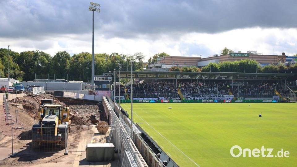 Das Stadion in Elversberg gleicht immer noch einer Baustelle. (Archivbild) Bild: Fabian Kleer/Fußball-News Saarland/dpa