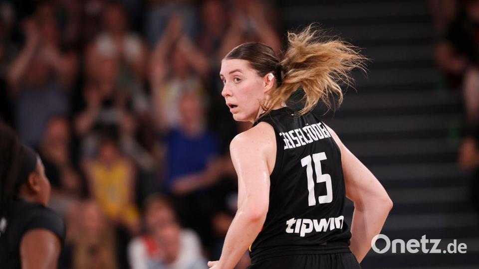 Luisa Geiselsöder und die deutschen Basketballerinnen wollen in Köln Schwung für die WM aufnehmen. (Archivbild) Bild: Christian Charisius/dpa