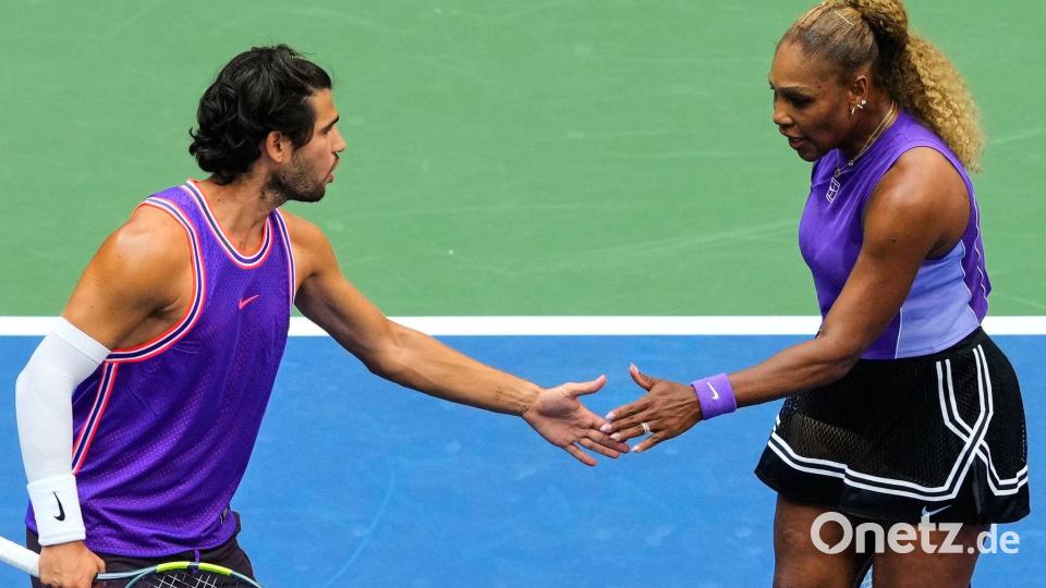 Carlos Alcaraz (l) gibt bei den US Open sein Comeback nach viermonatiger Verletzungspause. Bild: Yuki Iwamura/AP/dpa