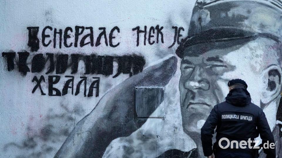 In Serbien wird Mladic bis heute als „Held“ verehrt, die politische Führung leugnet den Völkermord von Srebrenica. (Archivbild) Bild: Darko Vojinovic/AP/dpa