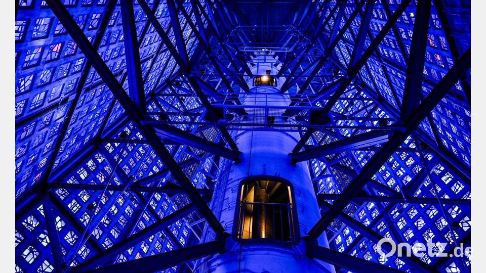 Glockenturm der Kaiser-Wilhelm-Gedächtnis-Kirche wird saniert Bild: Jens Kalaene/dpa
