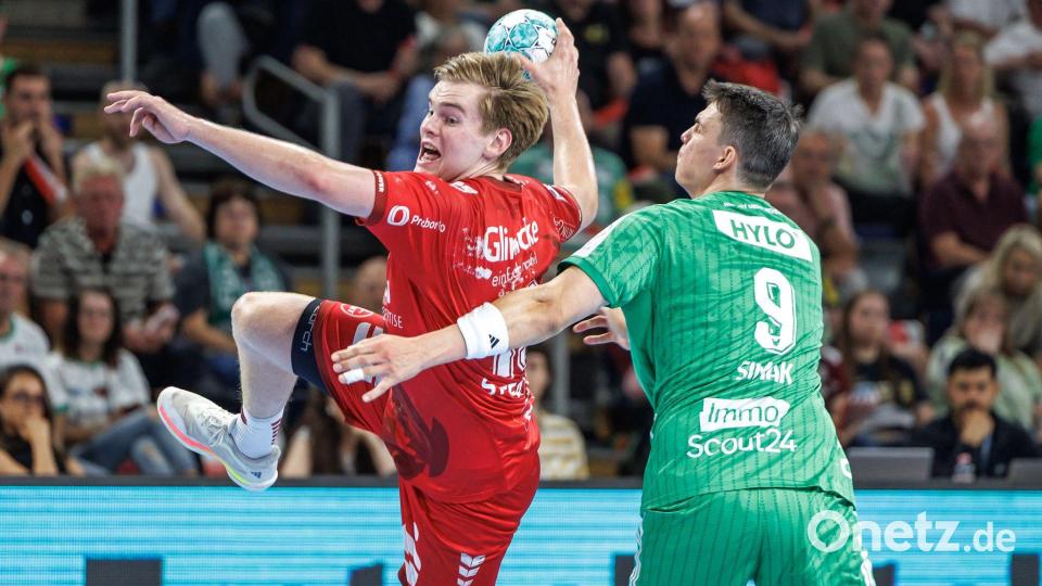 Die Füchse (r.) im Duell mit Melsungen. Bild: Andreas Gora/dpa