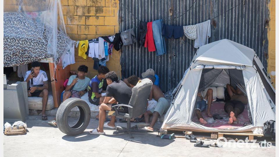 Die Lage in Spaniens Nordafrika-Exklave Ceuta ist zunehmend angespannt. Einheimische fordern die gewaltsame Rückführung von Migranten nach Marokko. (Archivbild) Bild: Marcos Moreno/EUROPA PRESS/dpa