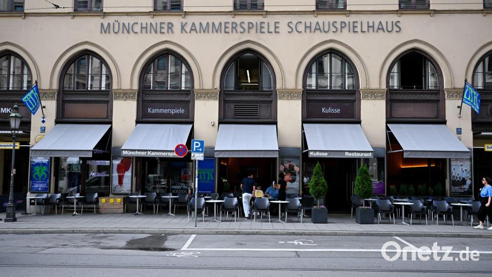 Die Münchner Kammerspiele im Stadtzentrum an der edlen Maximilianstraße - unweit vom Hofbräuhaus - sind zum „Theater des Jahres“ gekürt worden. Bild: Sven Hoppe/dpa
