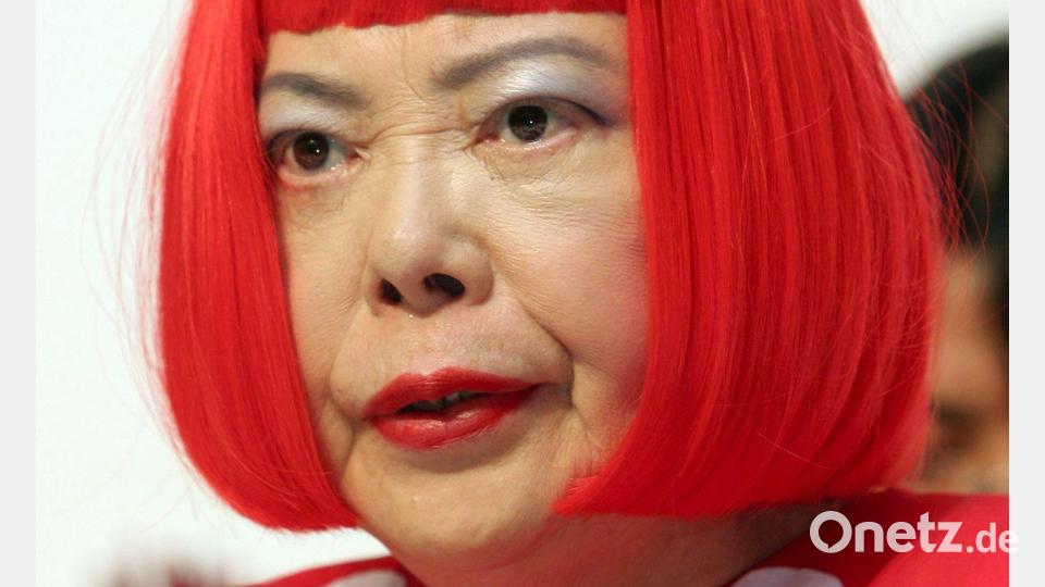 Die japanische Künstlerin Yayoi Kusama war unter anderem für ihre Kunst mit „Polka Dots“ berühmt. (Archivbild) Bild: Robichon/dpa