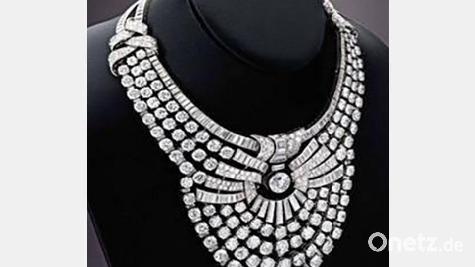 Der Schmuck besteht aus 673 Diamanten mit mehr als 200 Karat. Bild: Unbekannt/LANDESPOLIZEIDIREKTION WIEN/dpa