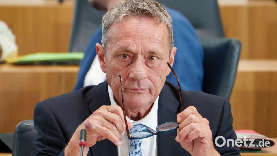 Innenminister Schwickert äußert sich zu den Krawallen beim Pokalderby in Mannheim. (Archivbild) Bild: Andreas Arnold/dpa