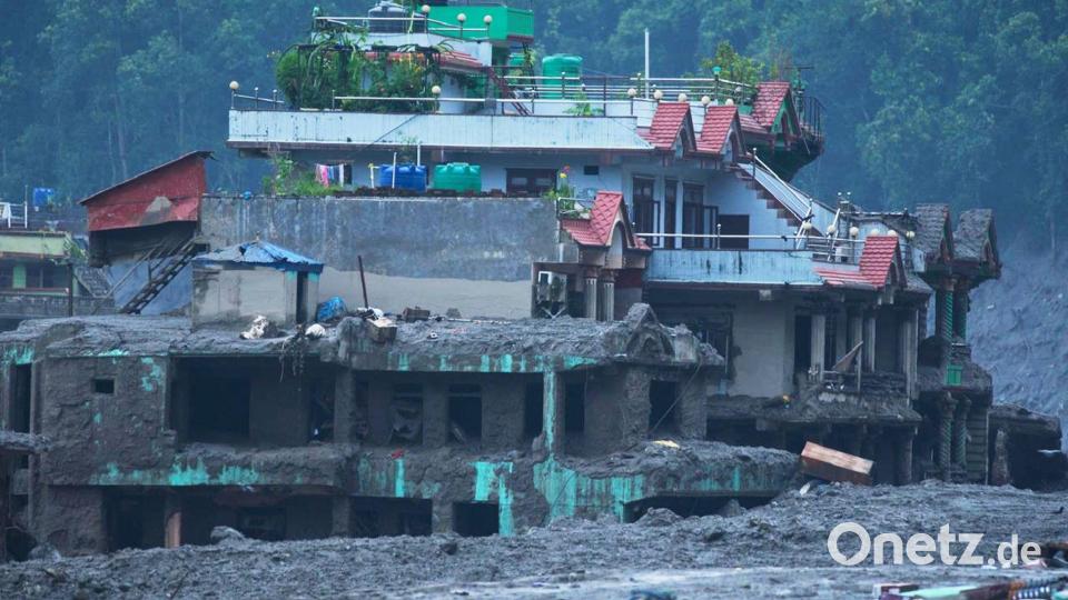 Schlamm und Geröll bedecken das Katastrophengebiet. Bild: Niranjan Shrestha/AP/dpa