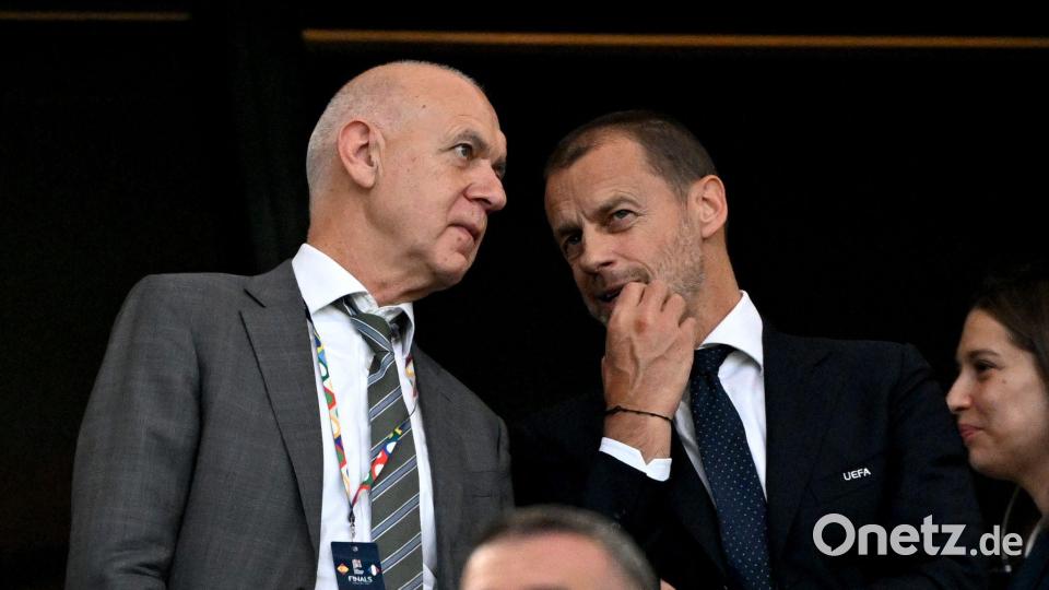 DFB-Präsident Bernd Neuendorf (l) und UEFA-Boss Aleksander Ceferin arbeiten eng zusammen. (Archivbild) Bild: Marijan Murat/dpa