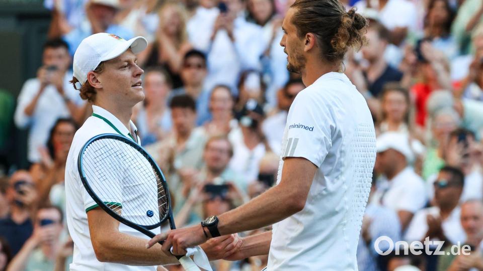 Jannik Sinner (l) fehlt nach seinem Wimbledon-Finaltriumph gegen Zverev angeschlagen. (Archivbild) Bild: Frank Molter/dpa