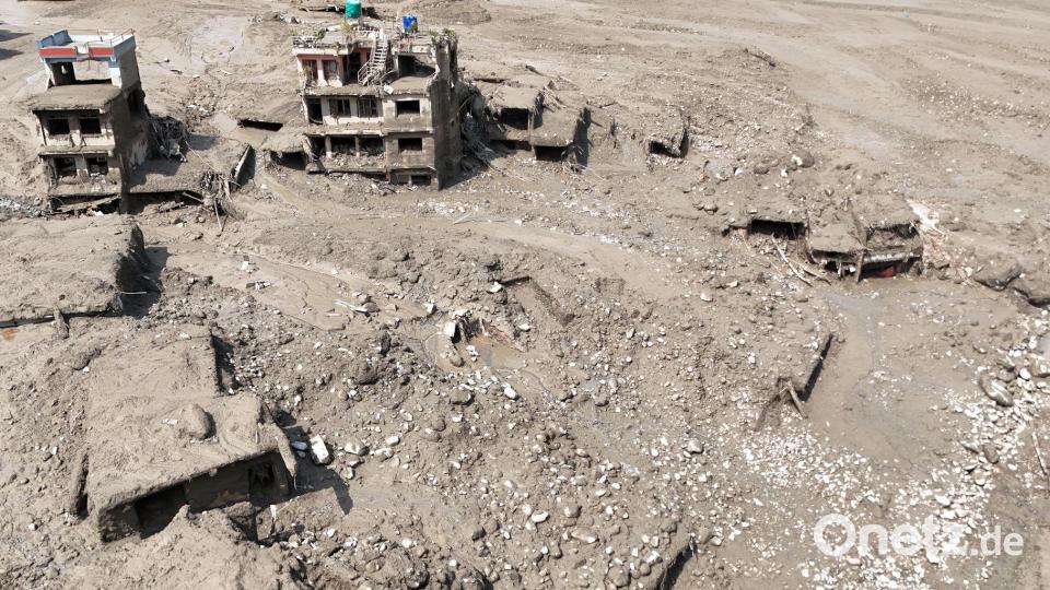 Erschreckendes Ausmaß der Zerstörung nach massiver Sturzflut in Nepal Bild: Skanda Gautam/ZUMA Press Wire/dpa