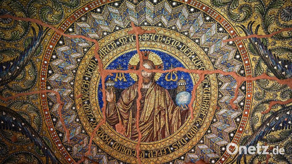 Prachtvoll: die Mosaike in der Turmruine. Bild: Jens Kalaene/dpa