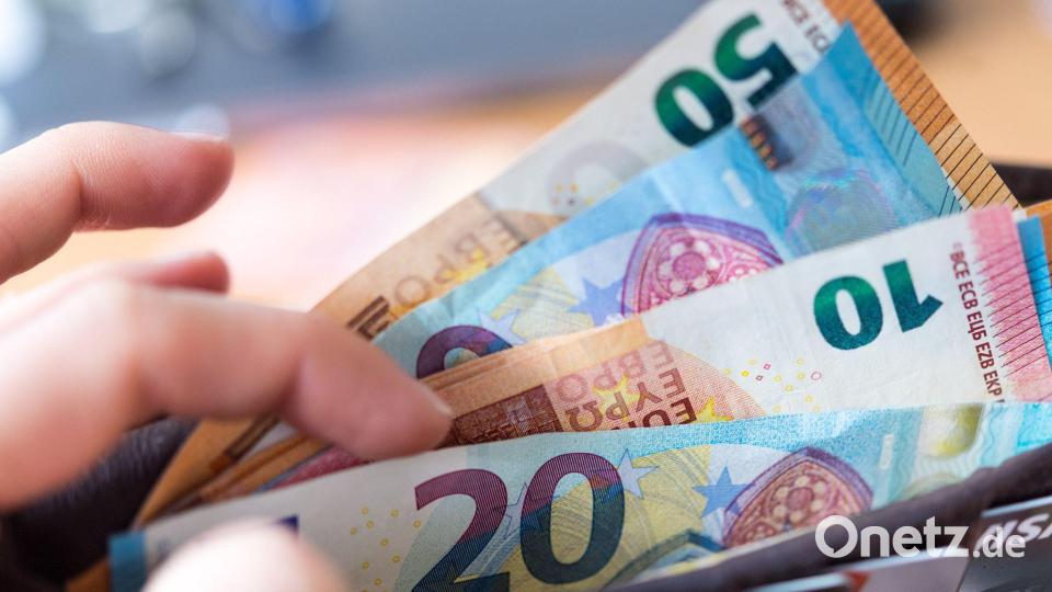 Seit mehreren Quartalen steigen die Löhne in Deutschland schneller als die Inflation. Das ist gut für die Kaufkraft der Menschen. (Symbolbild) Bild: Monika Skolimowska/dpa-Zentralbild/dpa