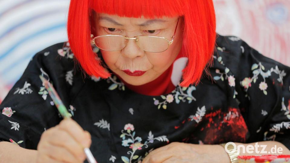 Die japanische Künstlerin Yayoi Kusama ist im Alter von 97 Jahren in Tokio gestorben. (Archivbild) Bild: Itsuo Inouye/AP/dpa
