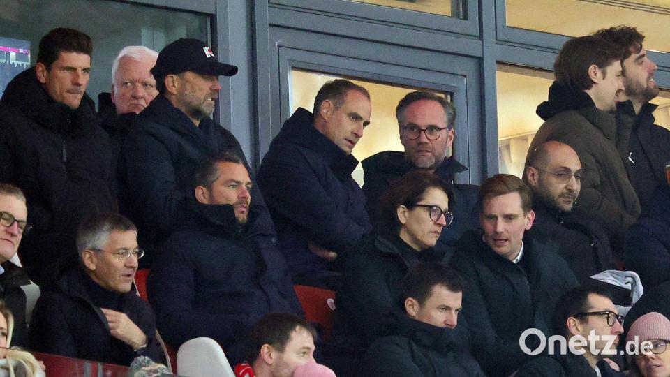 Viele Männer und Frau Haenni: So sieht das Bild in den Chefetagen der deutschen Fußballclubs aus. (Archivbild) Bild: Jan Woitas/dpa