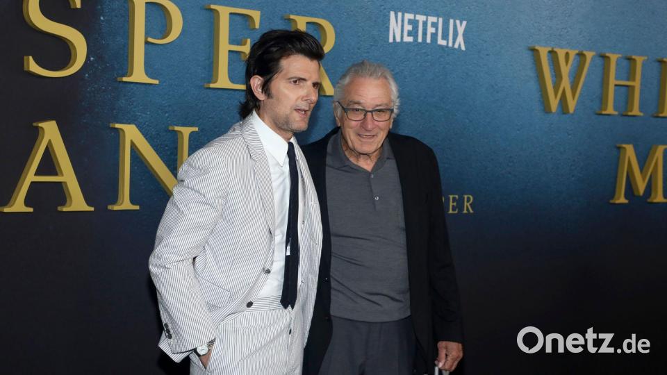 Adam Scott und Robert De Niro bei der Weltpremiere von „The Whisper Man“ (Der Kinderflüsterer) in New York. Bild: Andy Kropa/Invision/AP/dpa