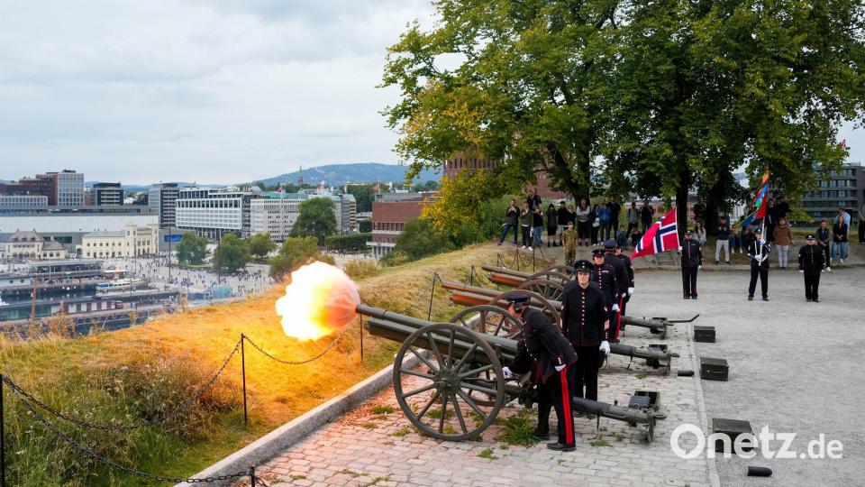 Oslo: Trauergruß von Akershus – 21 Schüsse zu Ehren des verstorbenen Königs Harald V. Bild: Fredrik Varfjell/NTB/dpa
