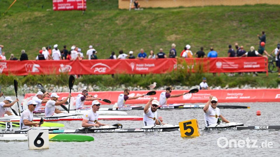 Der deutsche Kanuvierer mit Max Rendschmidt, Max Lemke, Jacob Schopf und Tom Liebscher-Lucz holt den WM-Titel. Bild: Jakub Kaczmarczyk/PAP/dpa