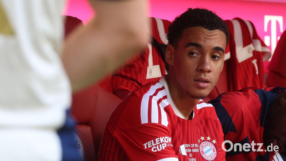 Jamal Musiala bekommt auch vom Bundestrainer alle Zeit für seine Genesung. (Archivbild) Bild: Karl-Josef Hildenbrand/dpa