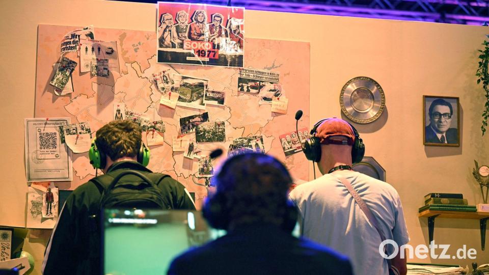 An einem Gamescom-Stand können Messebesucher noch bis Sonntag „Soko 1977“ zur Probe spielen. Bild: Wolf von Dewitz/dpa