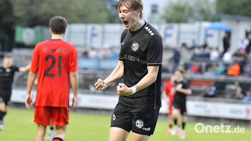Noah Pirner von der DJK Gebenbach jubelt über das 3:0 und damit sein 3. Saisontor. Bild: Hubert Ziegler