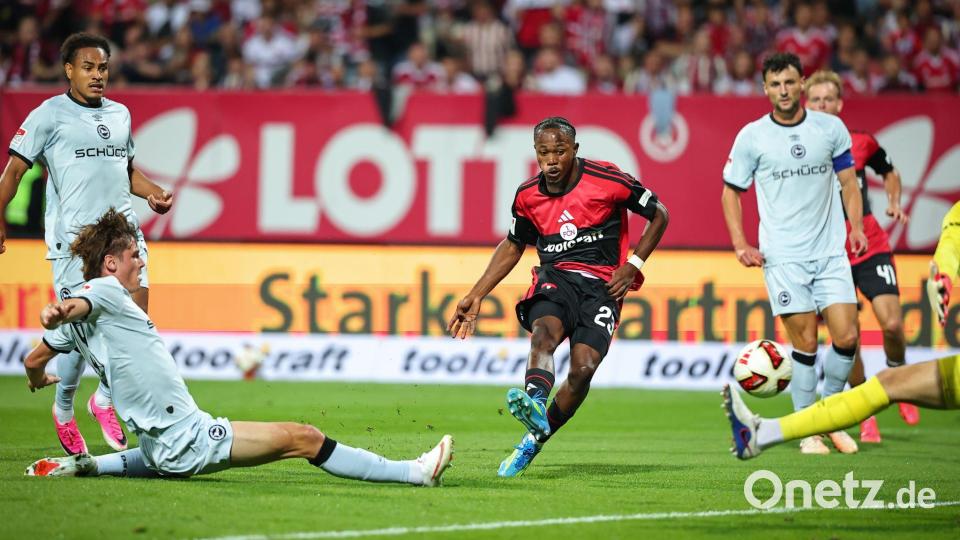 Topstürmer Mohamed Ali Zoma bleibt diese Saison in Nürnberg. Bild: Daniel Karmann/dpa