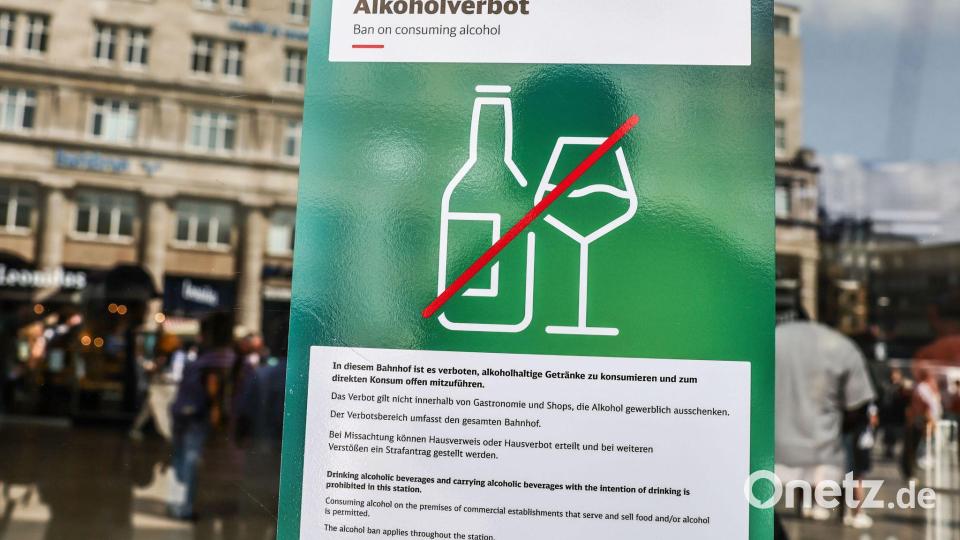 An ersten Bahnhöfen heißt es: Kein Alkohol. (Symbolbild) Bild: Oliver Berg/dpa