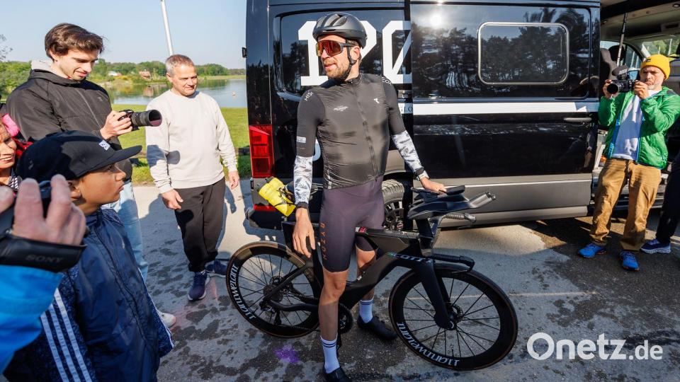 Jonas Deichmann hat mit seiner Freundin Josefine Rutkowski Europa auf dem Rad umrundet. (Archivbild) Bild: Daniel Karmann/dpa