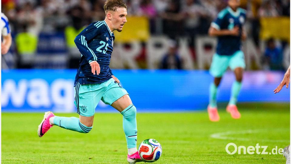 Nach seinem Kurz-Comeback für den FC Bayern will Lennart Karl schnellstmöglich auch wieder im Nationaltrikot auflaufen. (Archivbild) Bild: Tom Weller/dpa