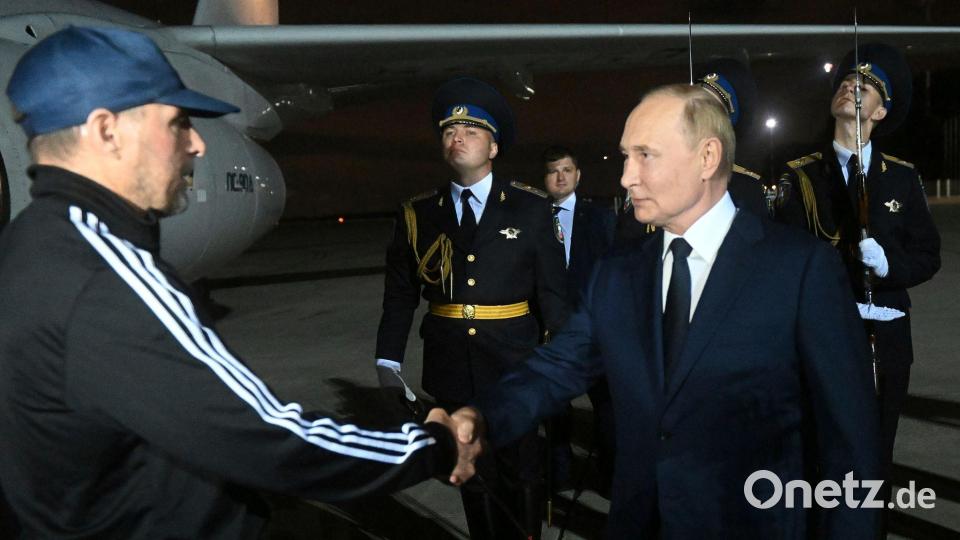 Den Mord an einem georgischen Staatsbürger in einem Berliner Park stufte das Gericht als Staatsterrorismus ein. Der verurteilte Täter, ein russischer Agent, wurde von Präsident Wladimir Putin nach der Ankunft in Moskau persönlich begrüßt. (Archivfoto) Bild: Mikhail Voskresensky/Sputnik Kremlin Pool via AP/dpa