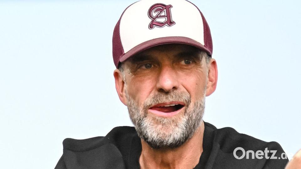 Der Bundestrainer zu Gast im Augsburger Stadion. Hier wird Jürgen Klopp sein Heimdebüt mit der Nationalmannschaft bestreiten. Bild: Harry Langer/dpa