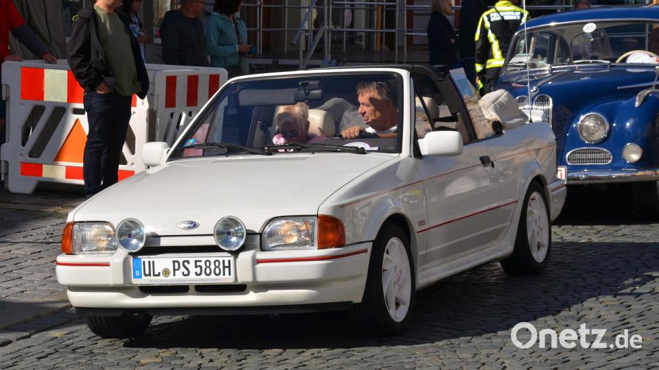 Mit seinem Ford Escort Cabrio von 1988 hatte ein Teilnehmer die weiteste Anreise zum Oldtimertreffen. Bild: Arnold Koch