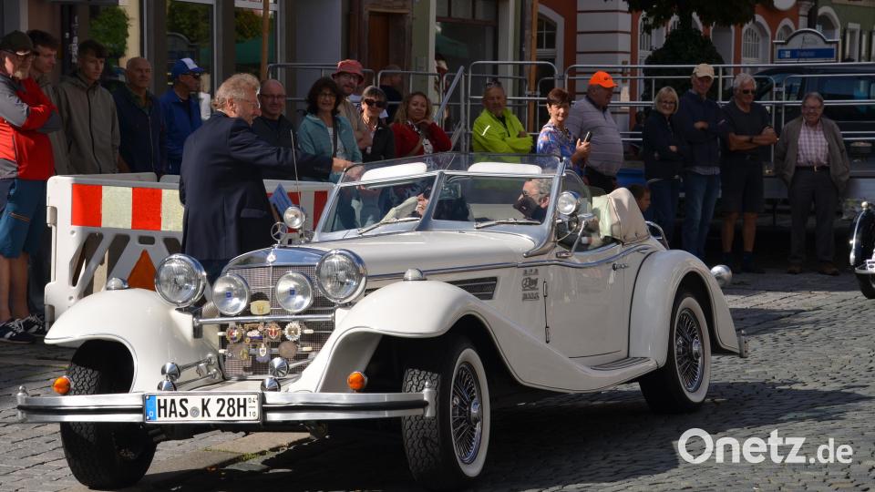 Ein Mercedes-Benz Roadster-Nachbau GFG 300 K mit 200 PS und sechs Zylindern war ein außergewöhnlicher Hingucker. Bild: Arnold Koch