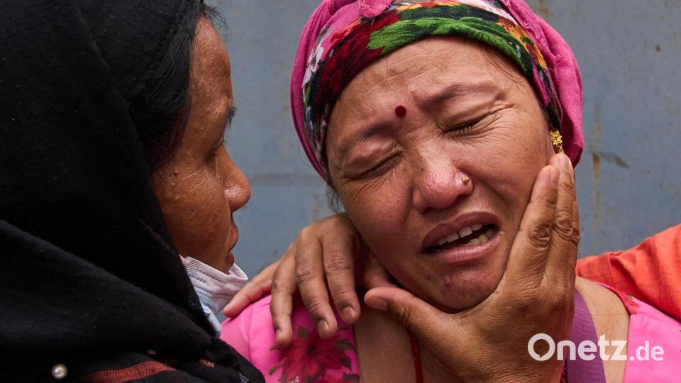 Trauer nach Sturzflut im Himalaya Bild: Dar Yasin/AP/dpa