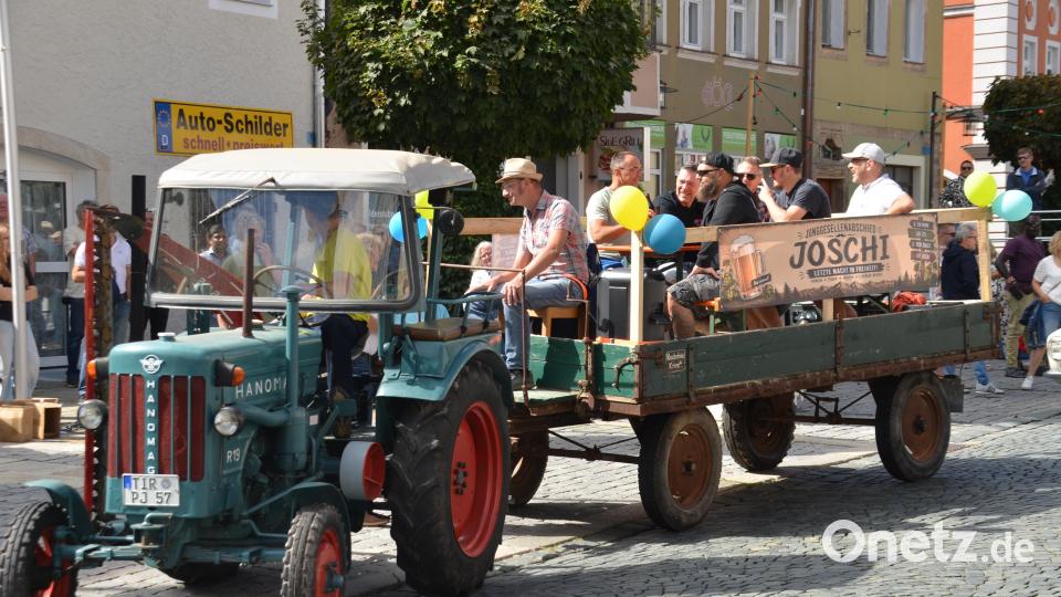 Mit einem historischen Hanomag R 19 wurde der Junggesellenabschied zu einem ganz besonderen automobilen Erlebnis. Bild: Arnold Koch