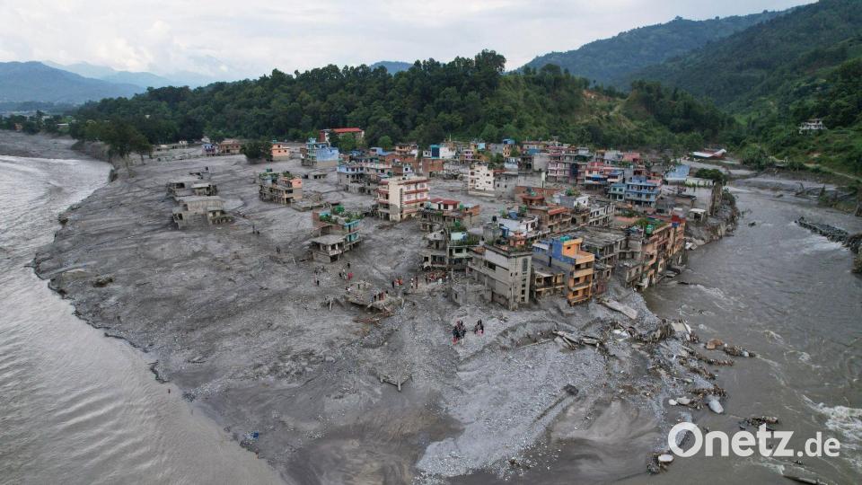 Die Flut hatte ganze Ortschaften verwüstet. Bild: Rajesh Kumar Singh/AP/dpa