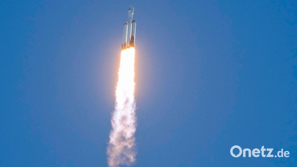 In etwa einem Monat soll das Teleskop seine rund 1,6 Millionen Kilometer von der Erde entfernte Umlaufbahn erreichen. Bild: John Raoux/AP/dpa