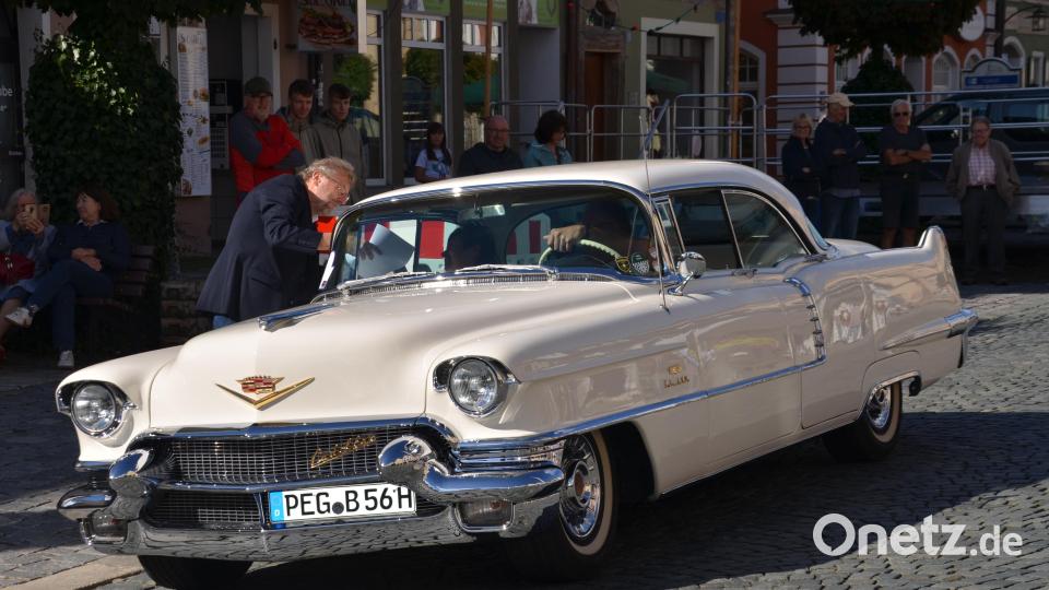 Amerikanisches Straßenkreuzer-Flair verbreitete dieser Cadillac Deauville, Baujahr 1956, mit 285 PS und acht Zylindern. Bild: Arnold Koch