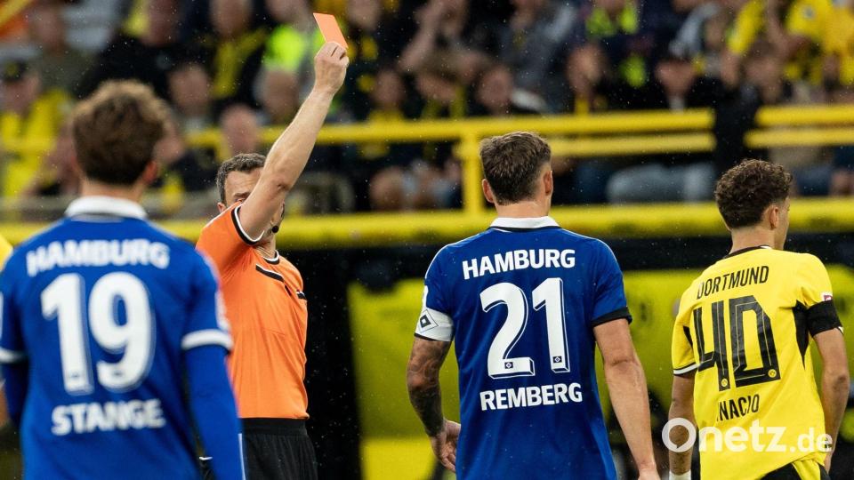 Kurzer Auftritt: Inácio (r) musste kurz nach seiner Einwechslung schon wieder runter vom Feld. Bild: Fabian Strauch/dpa
