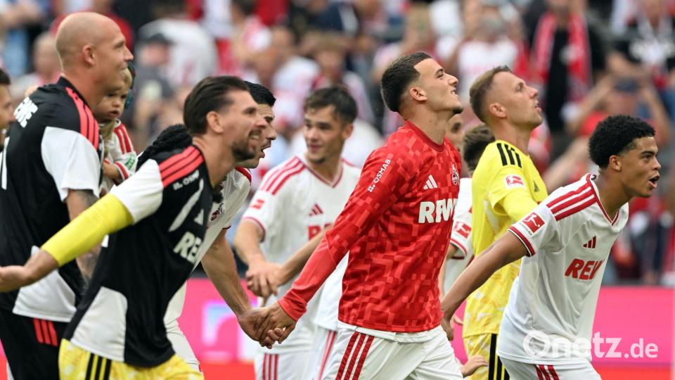Bejubelte mit seinen Teamkollegen einen Auftaktsieg: Saïd El Mala (m). Bild: Federico Gambarini/dpa
