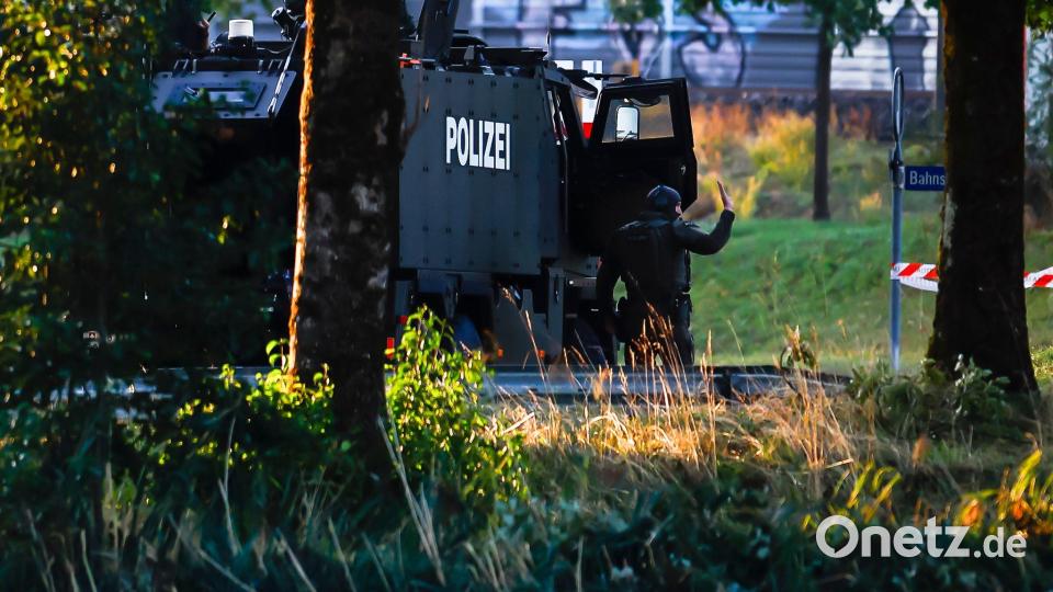 Die Polizei ist mit vielen kräften im Einsatz. Bild: Michael Buholzer/KEYSTONE/dpa