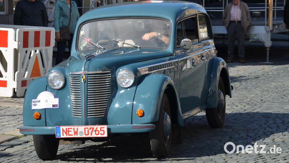Ein Opel P2 aus dem Jahr 1960 erinnerte an die automobile Mittelklasse vergangener Jahrzehnte. Bild: Arnold Koch