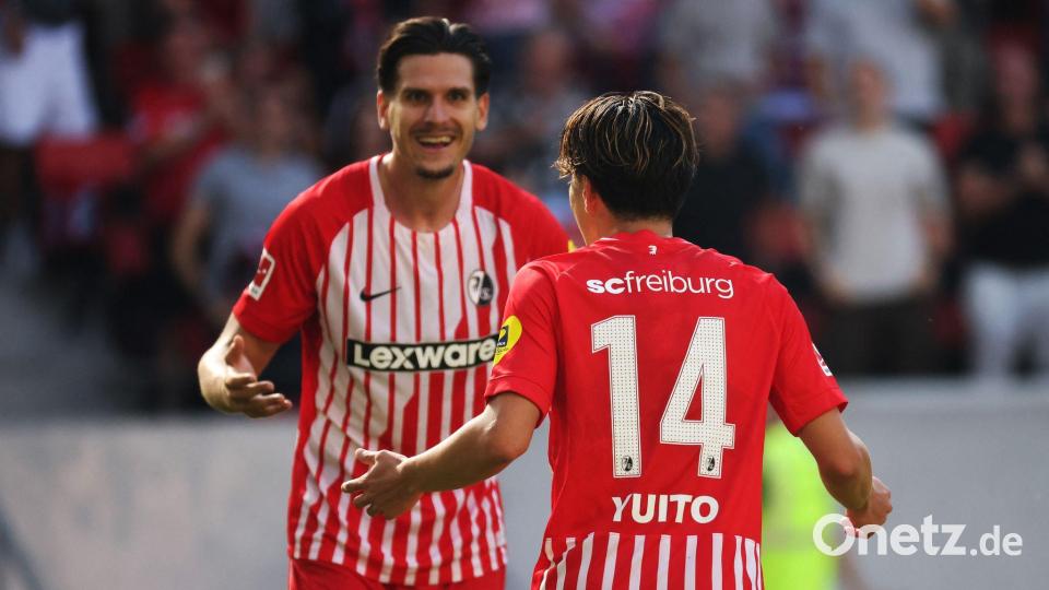 Freiburgs Top-Duo: Igor Matanovic (l.) jubelt mit Yuito Suzuki. Bild: Philipp von Ditfurth/dpa