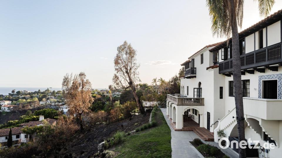 Das deutsche Kulturhaus Villa Aurora in Los Angeles entkommt im Januar 2025 den Feuern im Stadtteil Pacific Palisades nur knapp. Nach umfangreichen Sanierungsarbeiten öffnet die historische Künstlerresidenz wieder ihre Türen. (Handoutbild) Bild: Mike Kelley/,Courtesy of Villa Aurora/dpa
