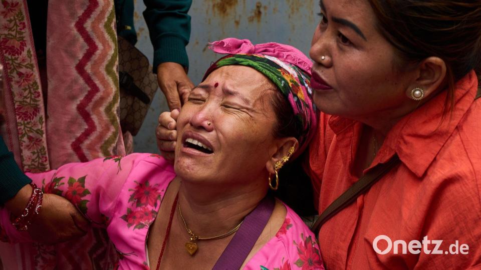 Nach der Flutkatastrophe herrschen in Nepal Trauer und Verzweiflung. Bild: Dar Yasin/AP/dpa