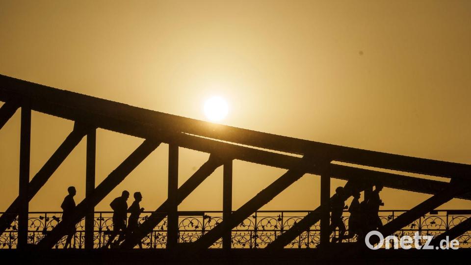Sport bei Hitze kann gefährlich werden. (Symbolbild) Bild: Andreas Arnold/dpa