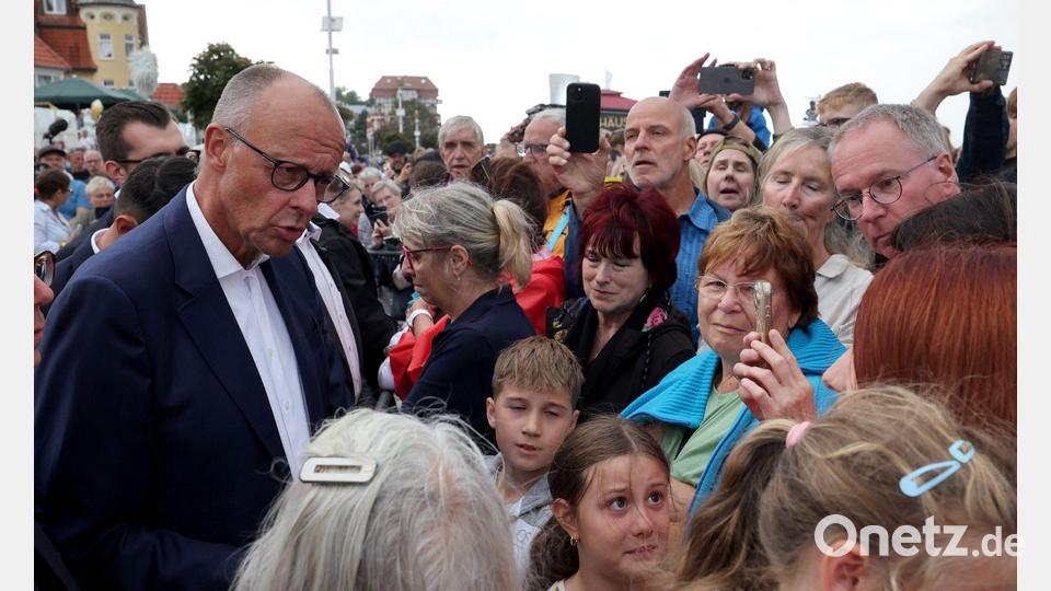 Pfiffe in Kühlungsborn: Merz bei Wahlkampfauftritt Bild: Bernd Wüstneck/dpa